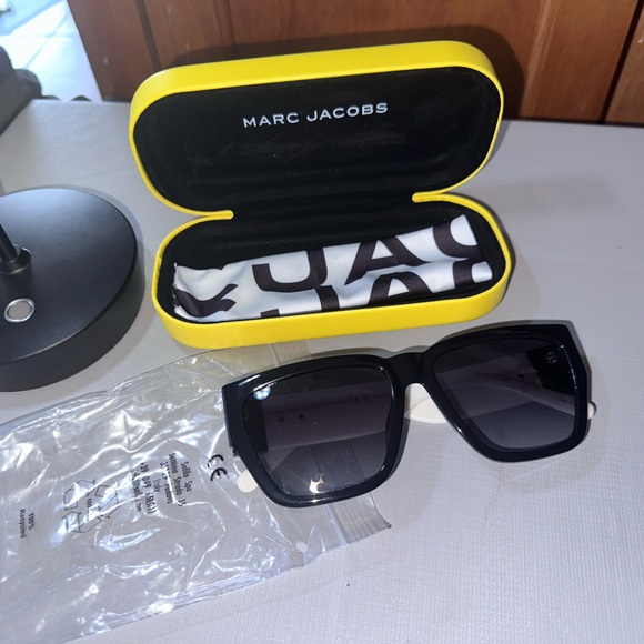 Marc Jacobs Square Sunglasses Black & White J Marc Logo Like New w/ Case main image 5